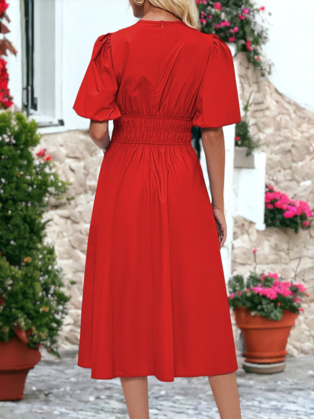 Vestido de largo medio con escote en V, mangas abullonadas y detalle de cintura fruncida