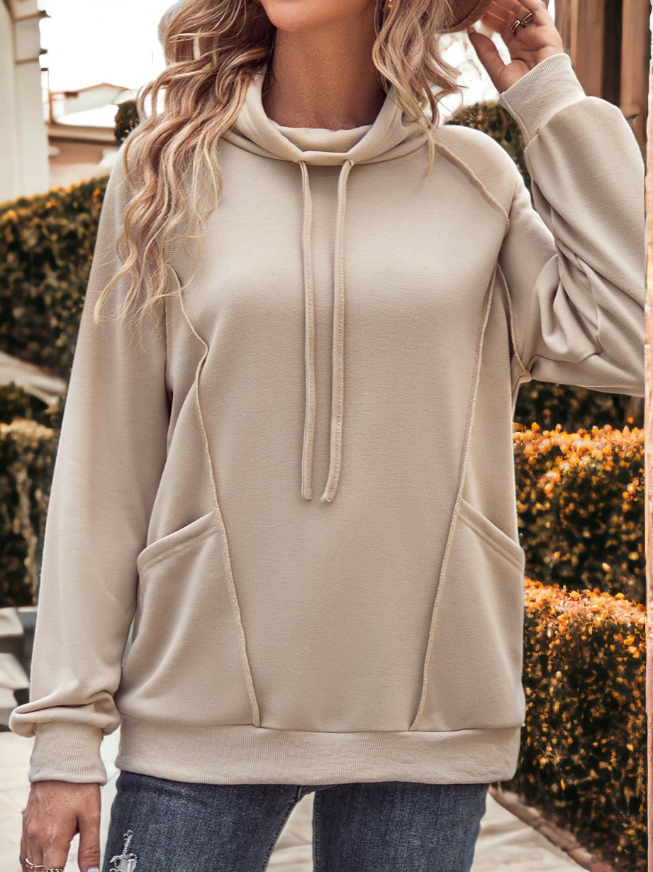 Sudadera con capucha holgada y costuras en contraste