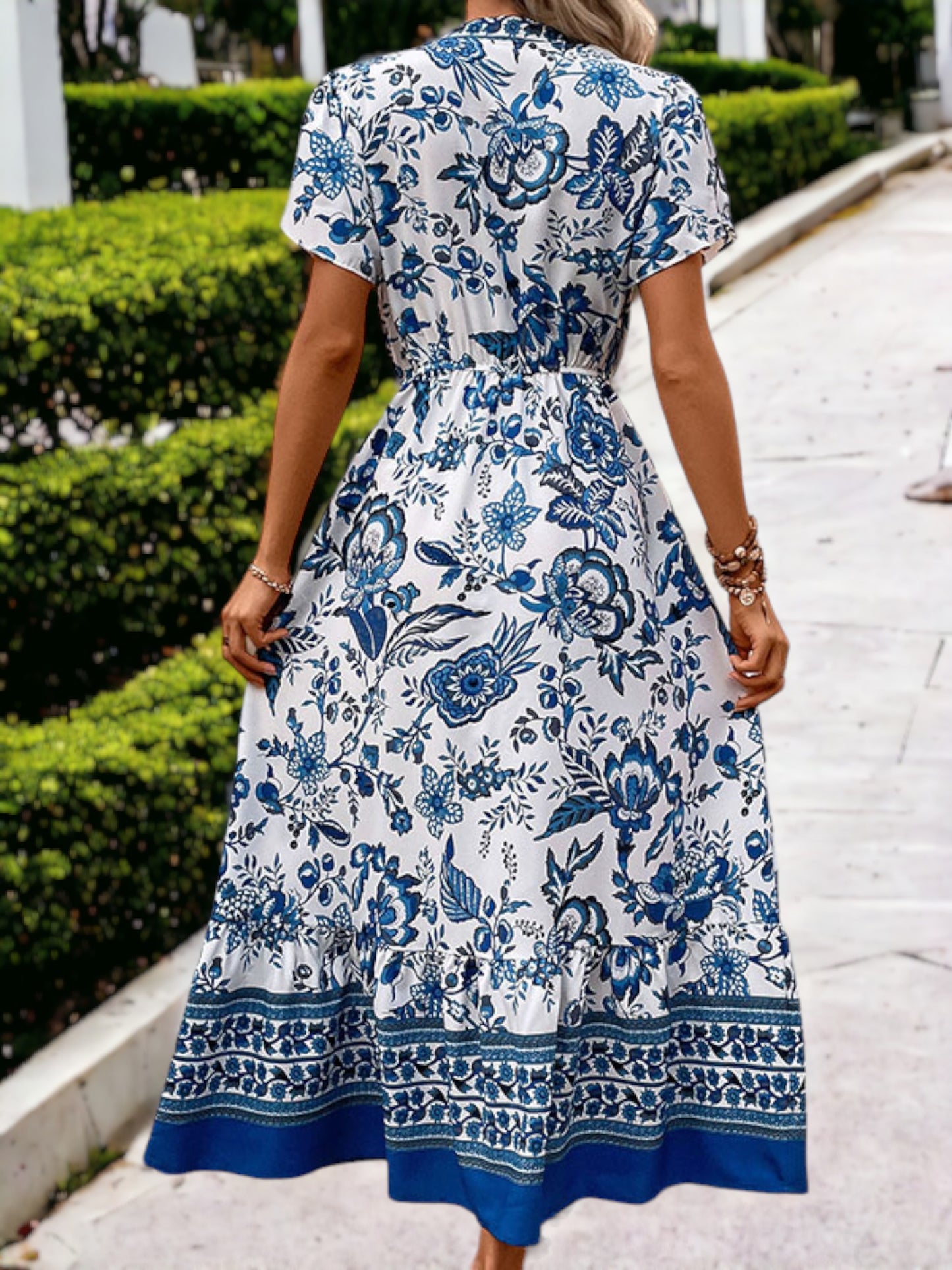 Vestido largo con escote en V, bolsillos y estampado bohemio