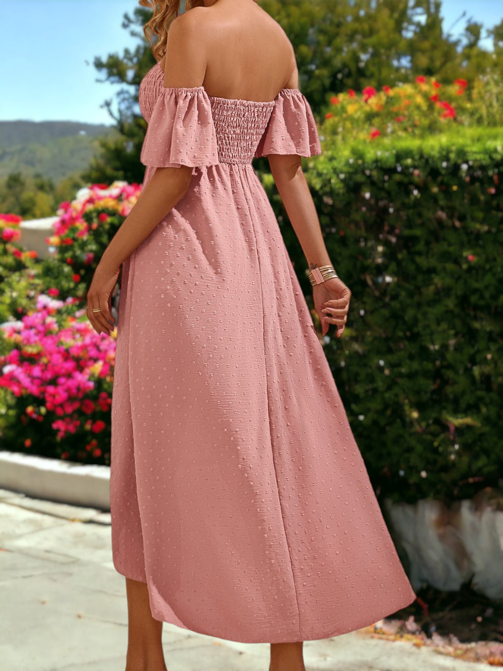 Vestido estilo falda cruzada con hombros descubiertos