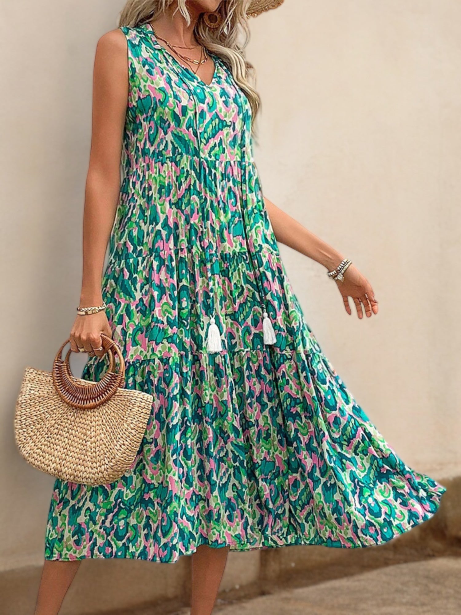 Vestido midi sin mangas estampado con cuello anudado con borlas y corte fluido