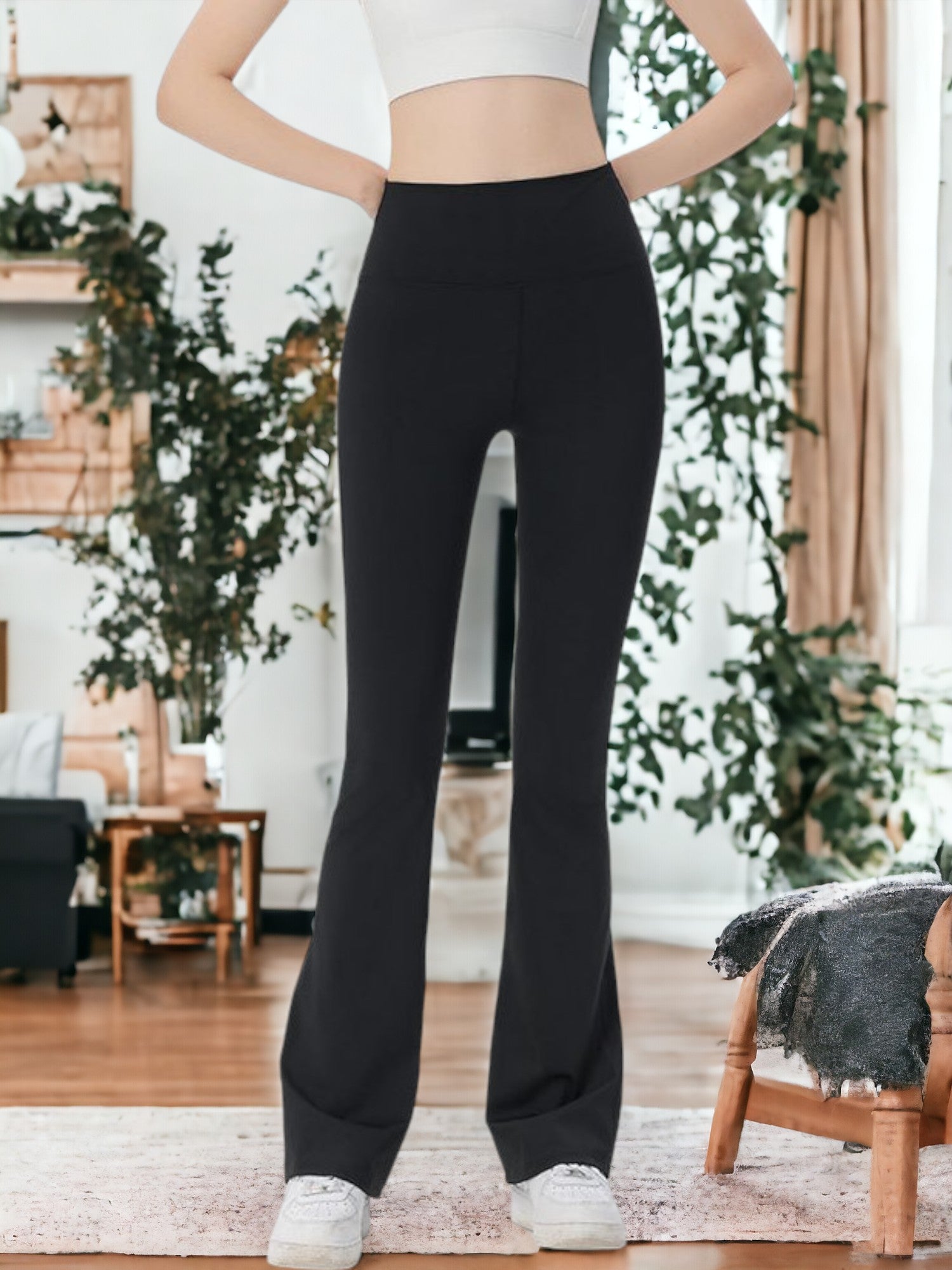 Pantalones de entrenamiento fitness con bolsillos y microacampanados
