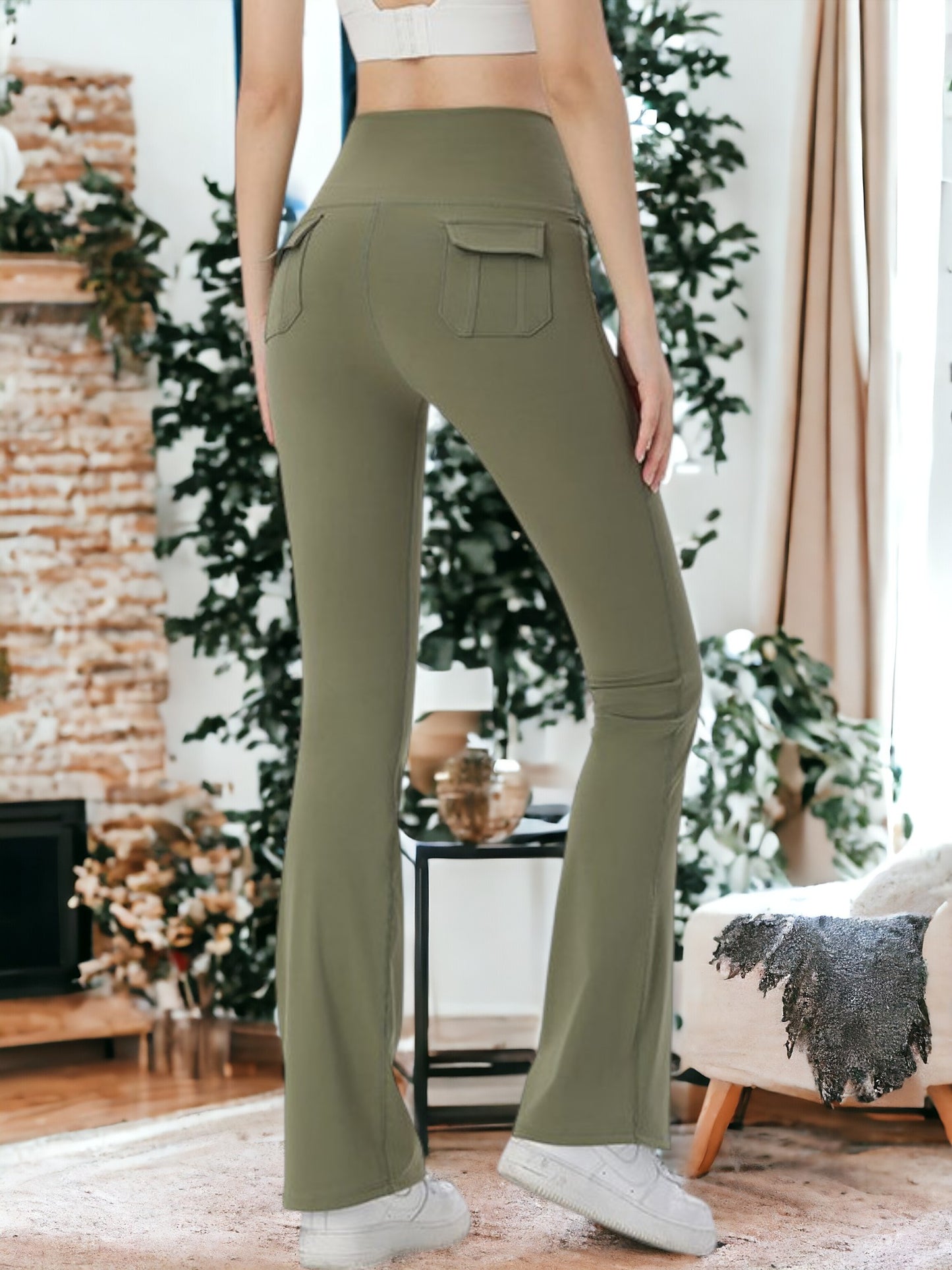 Pantalones de entrenamiento fitness con bolsillos y microacampanados