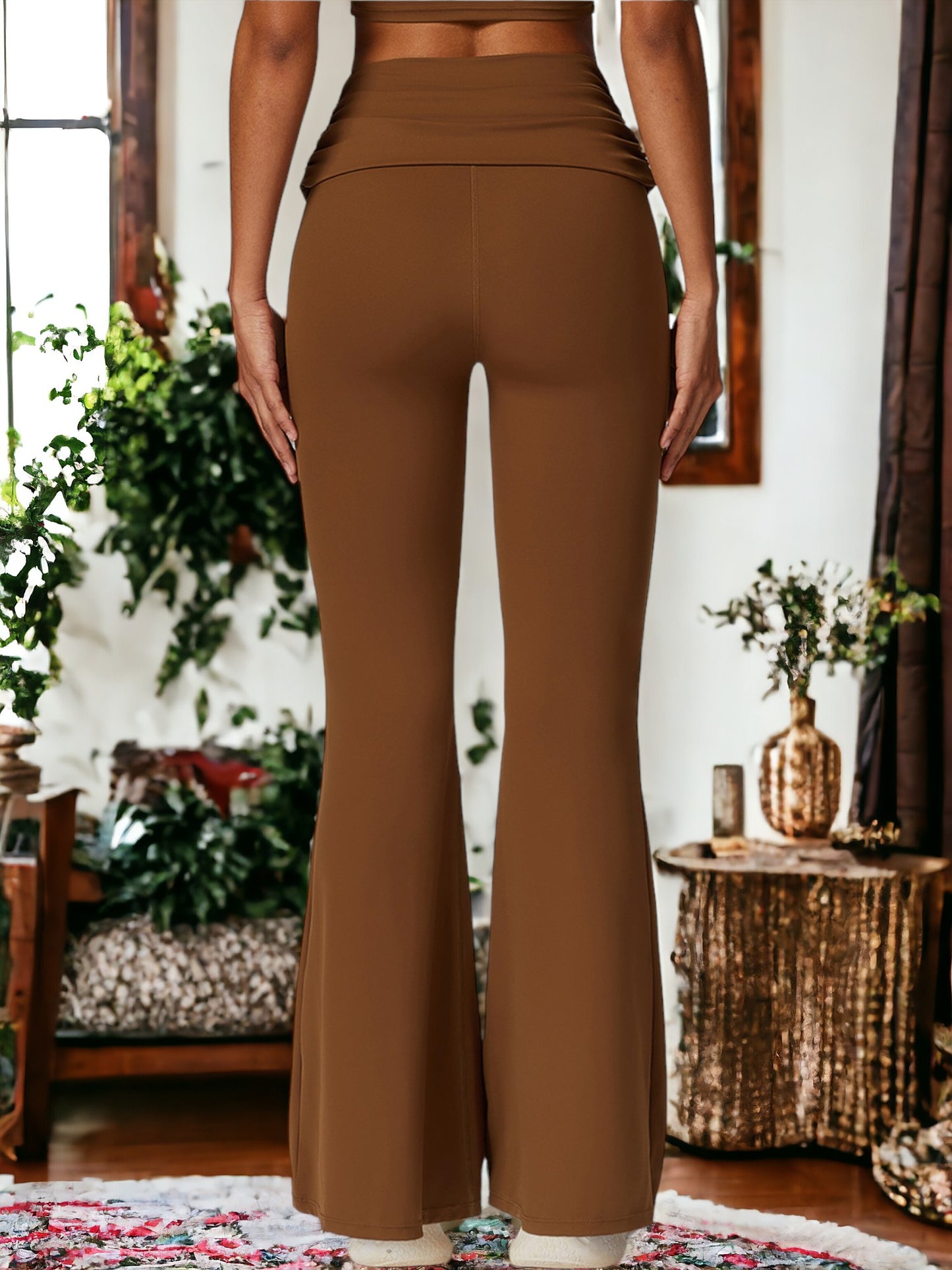 Pantalones ajustados de cintura alta que realzan los glúteos