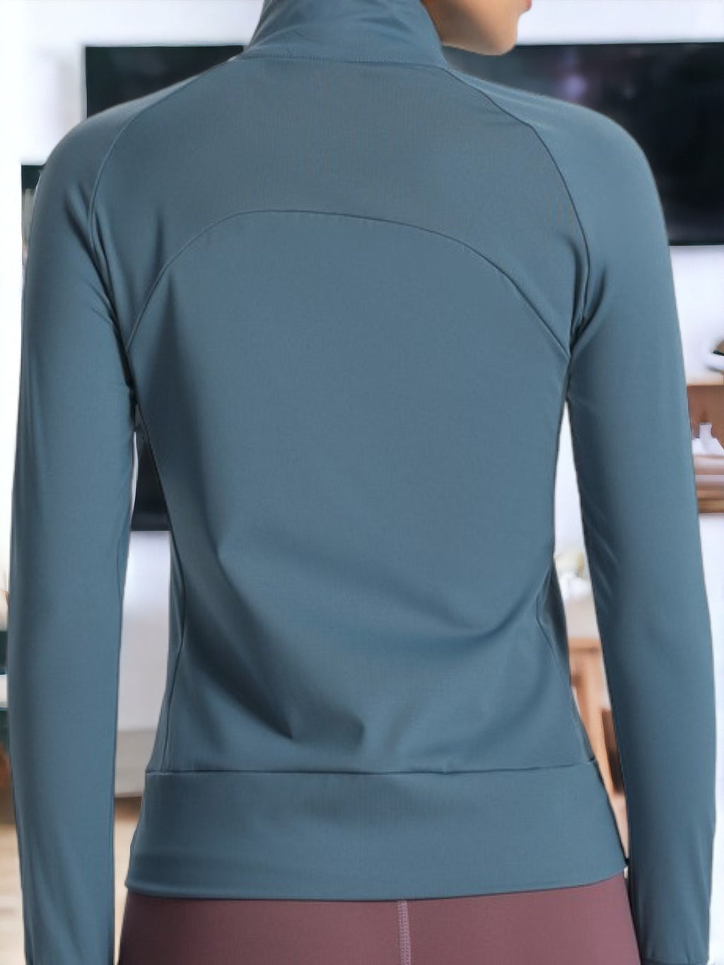 Chaqueta deportiva ajustada con cremallera frontal y mangas largas con protección solar