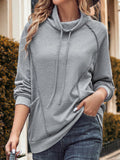 Sudadera con capucha holgada y costuras en contraste