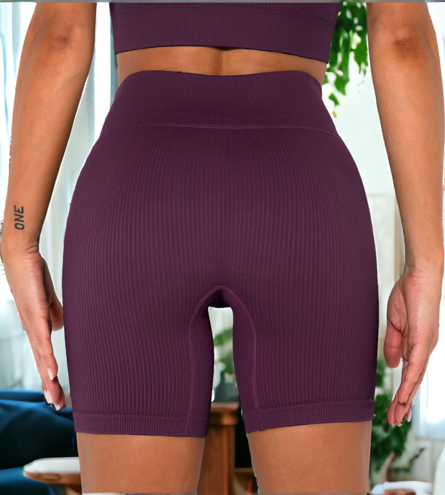 Pantalones cortos de yoga con costuras roscadas en la cadera