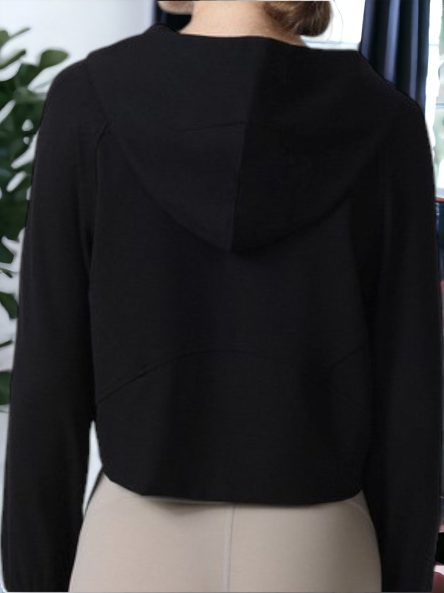 Chaqueta deportiva holgada de manga larga con capucha