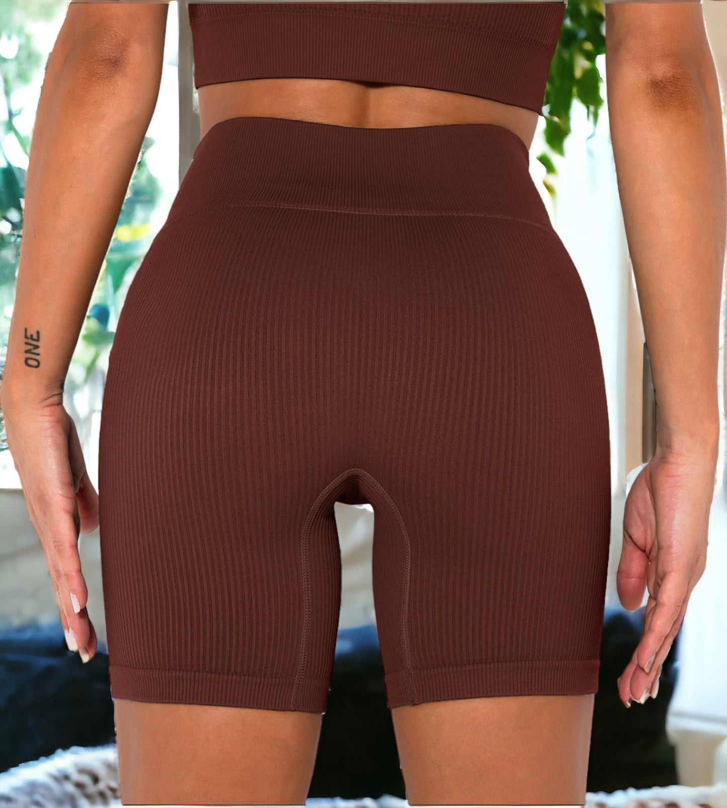 Pantalones cortos de yoga con costuras roscadas en la cadera