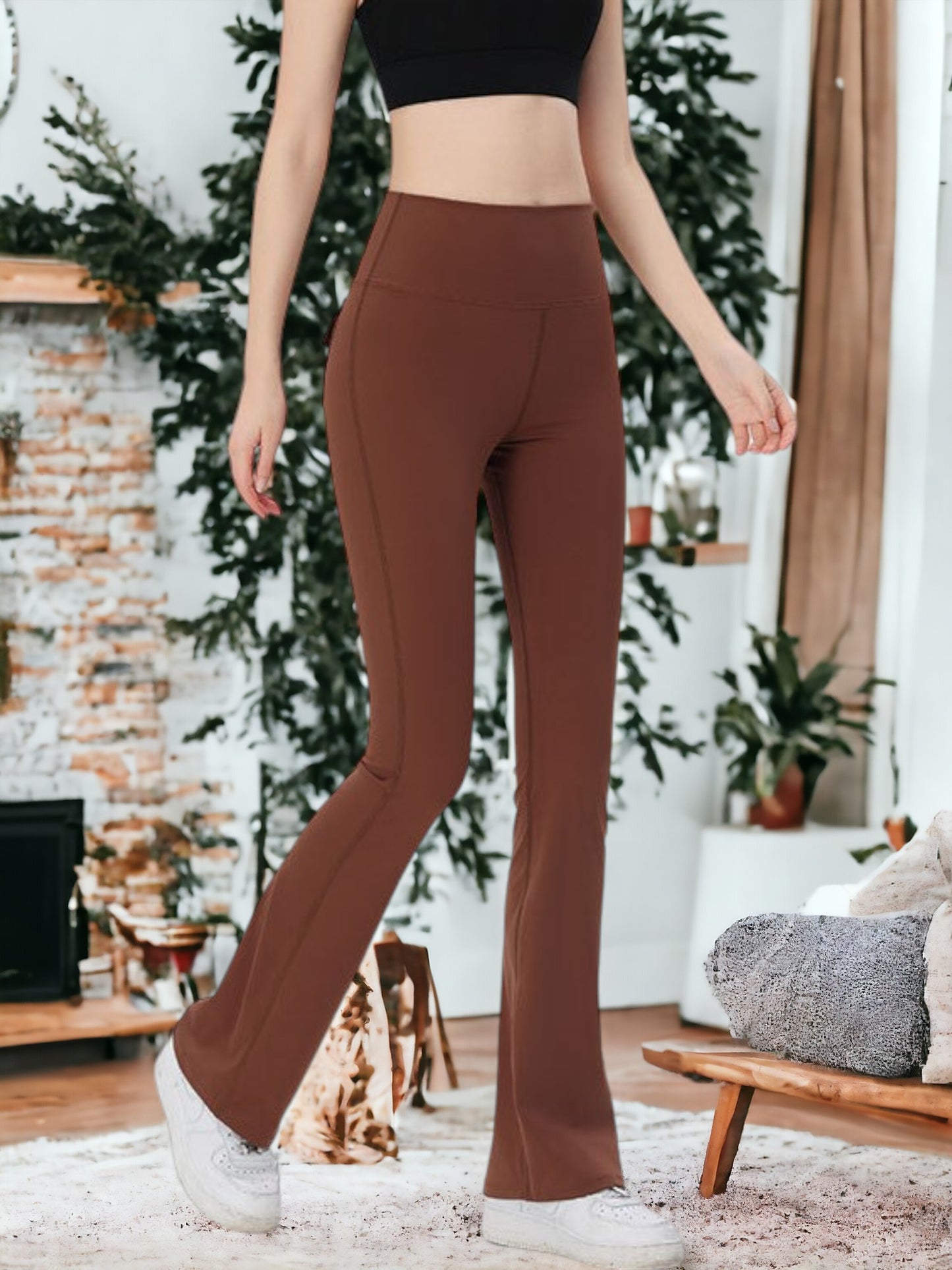Pantalones de entrenamiento fitness con bolsillos y microacampanados