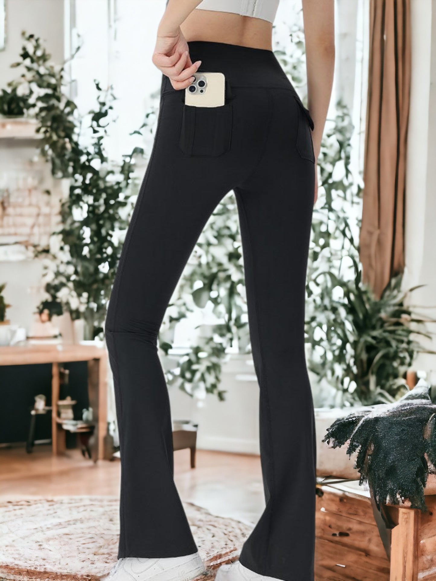 Pantalones de entrenamiento fitness con bolsillos y microacampanados