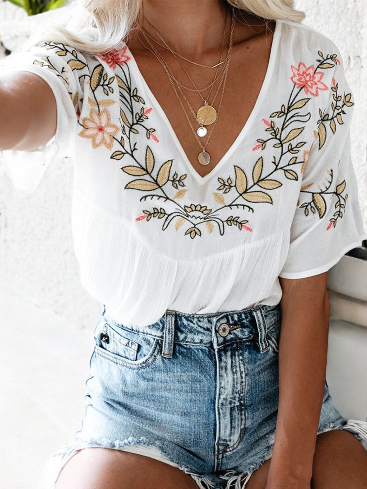 Blusa con cuello en V, manga corta y flores bordadas para mujer de Anna-Kaci