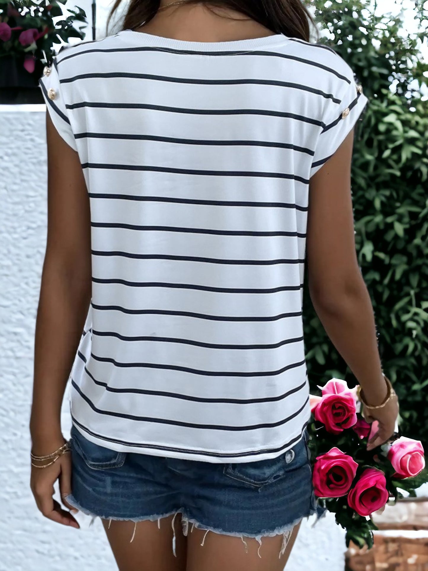 Short Sleeved Striped Pattern T-Shirt