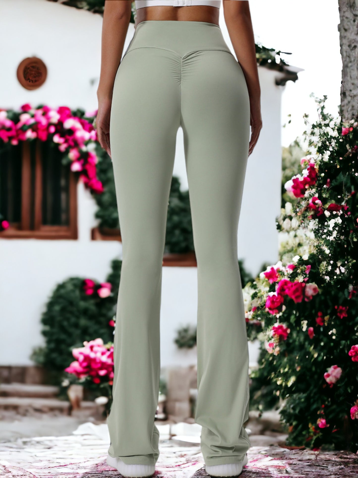 Pantalones acampanados que adelgazan y levantan los glúteos