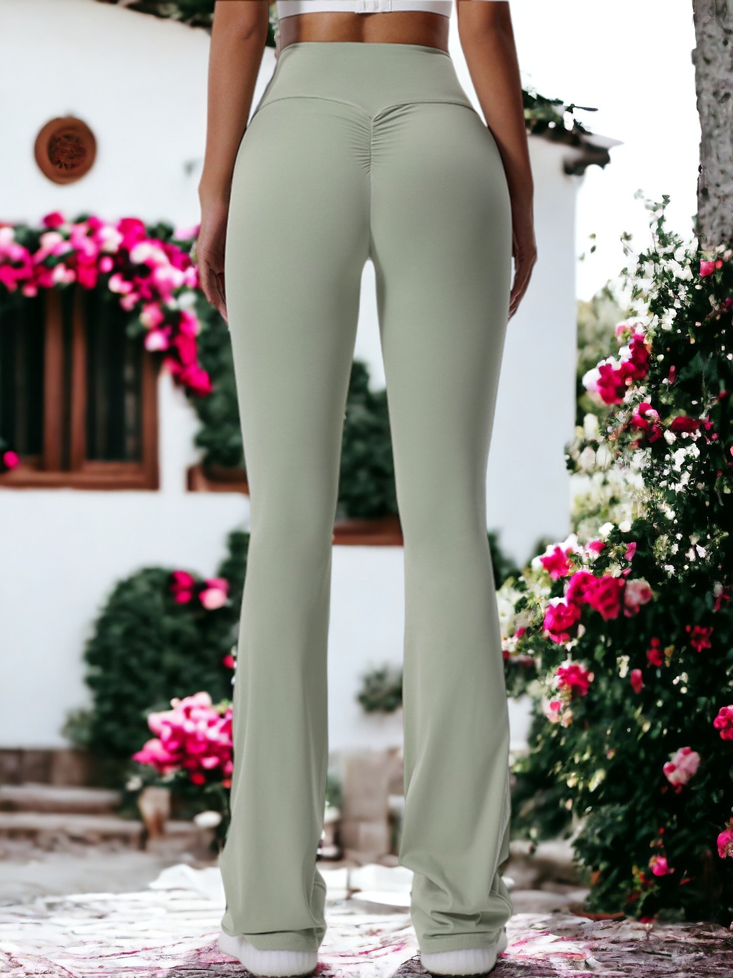 Pantalones acampanados que adelgazan y levantan los glúteos