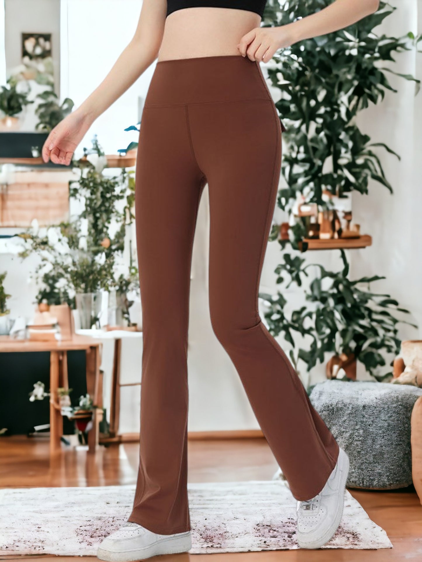 Pantalones de entrenamiento fitness con bolsillos y microacampanados