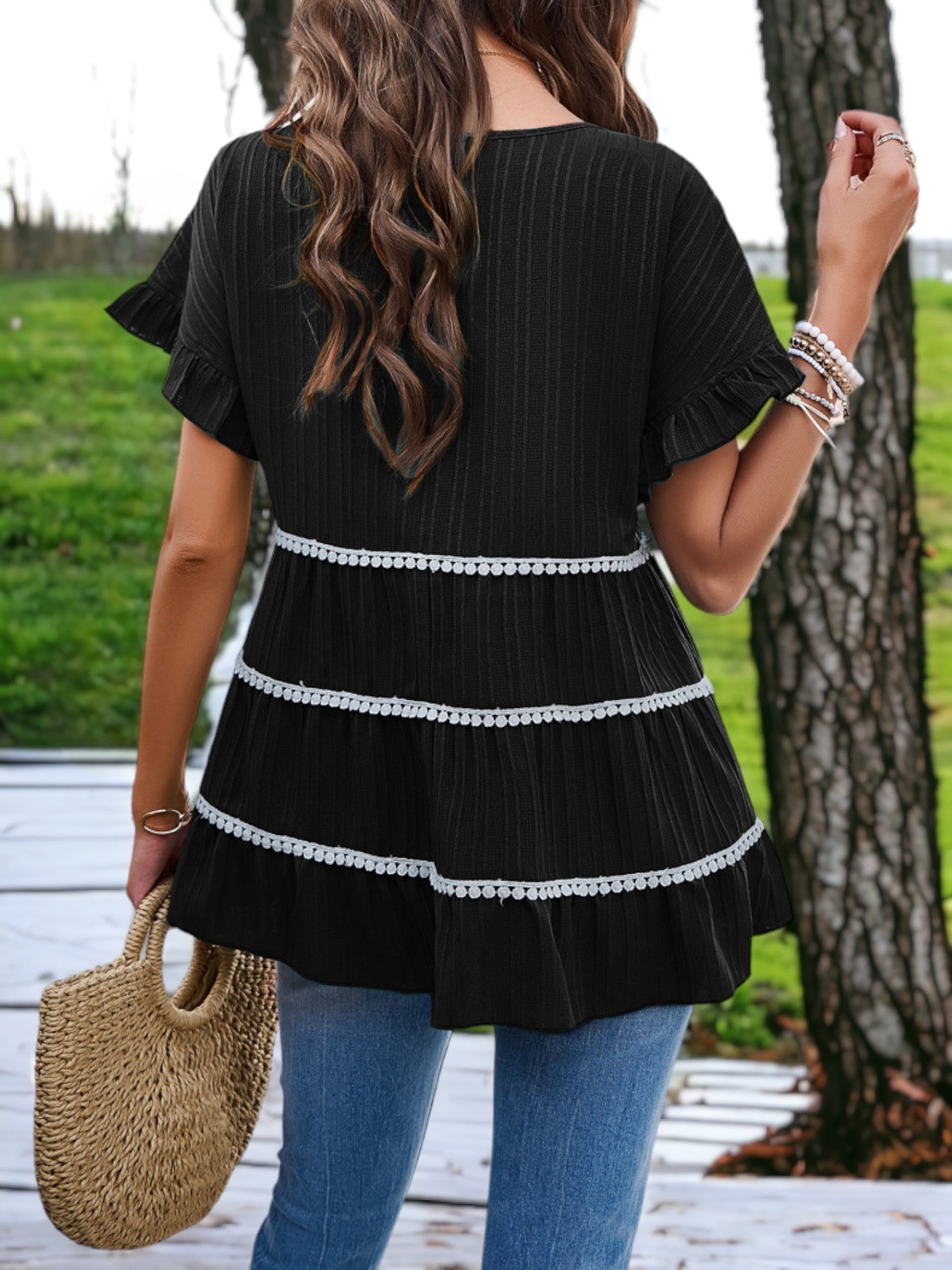 Blusa suelta con cuello redondo y mangas con volantes