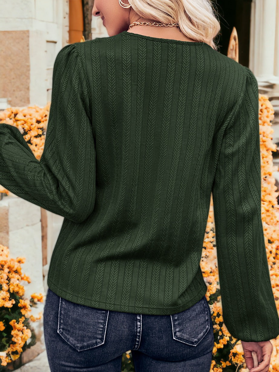 Blusa con escote cruzado y ribete de encaje