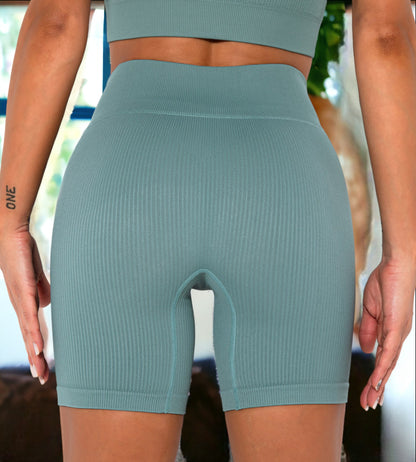 Pantalones cortos de yoga con costuras roscadas en la cadera