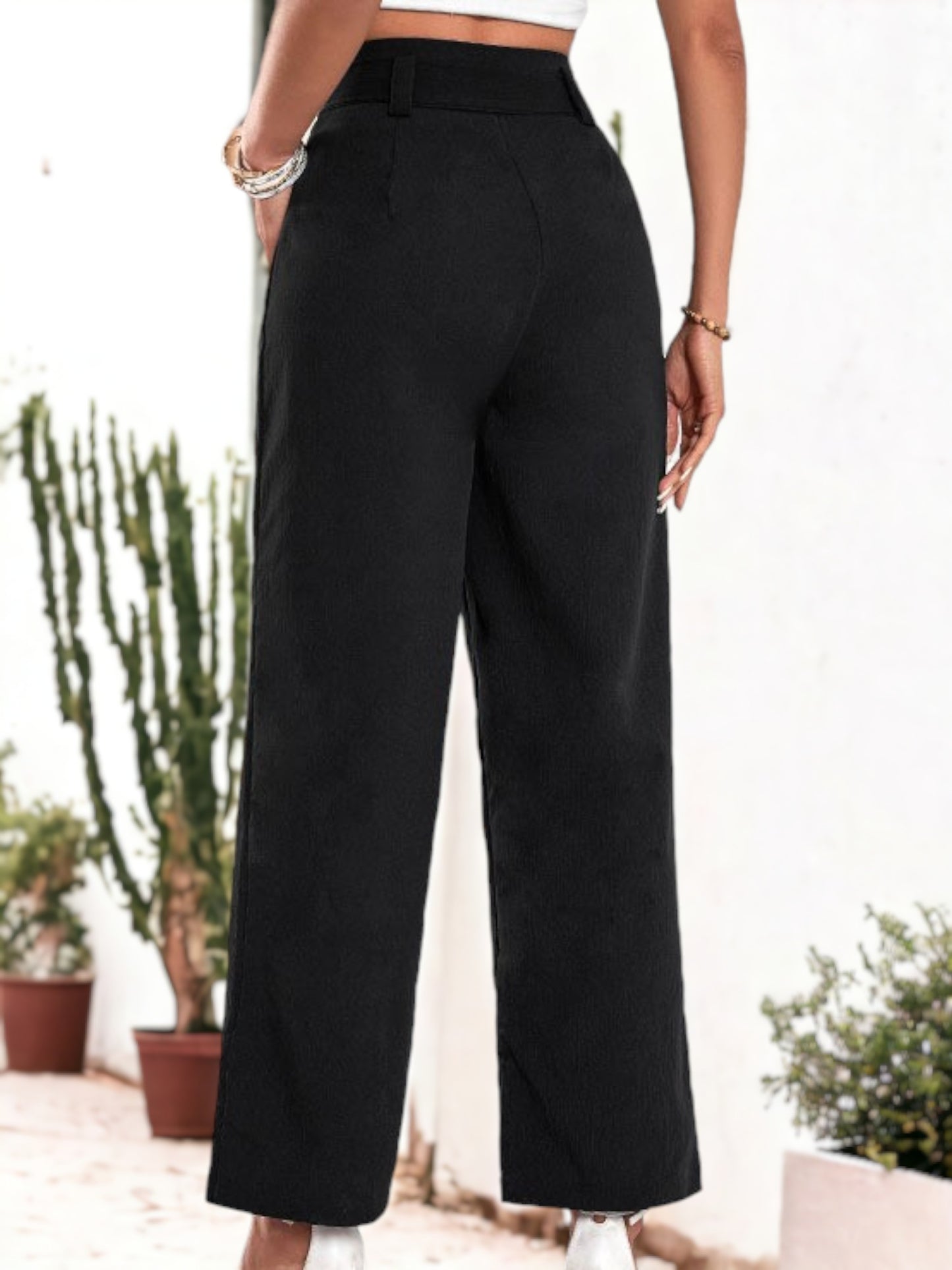 Pantalones de pierna recta, cintura alta, pierna ancha y cinturón con cinta