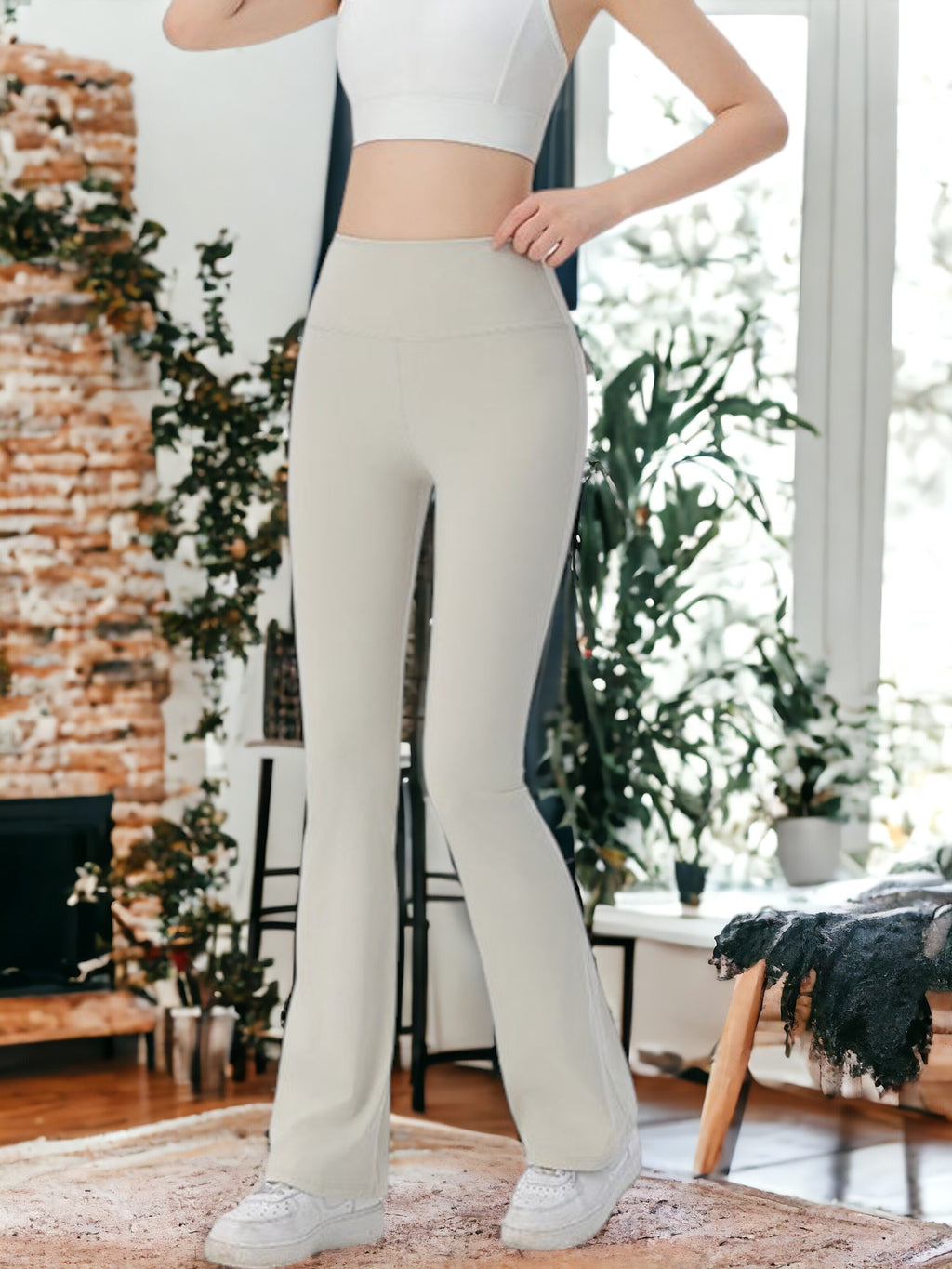 Pantalones de entrenamiento fitness con bolsillos y microacampanados