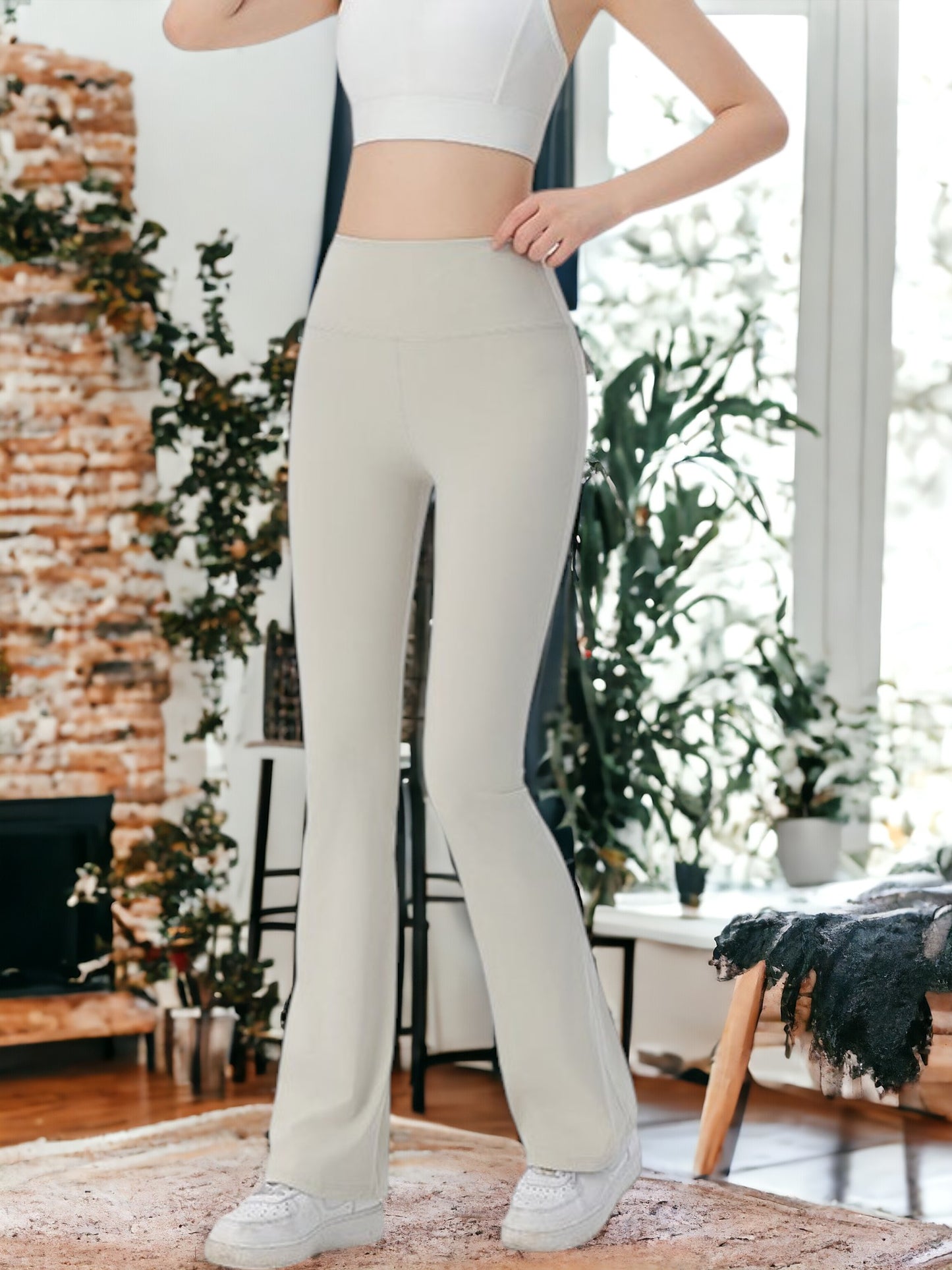 Pantalones de entrenamiento fitness con bolsillos y microacampanados