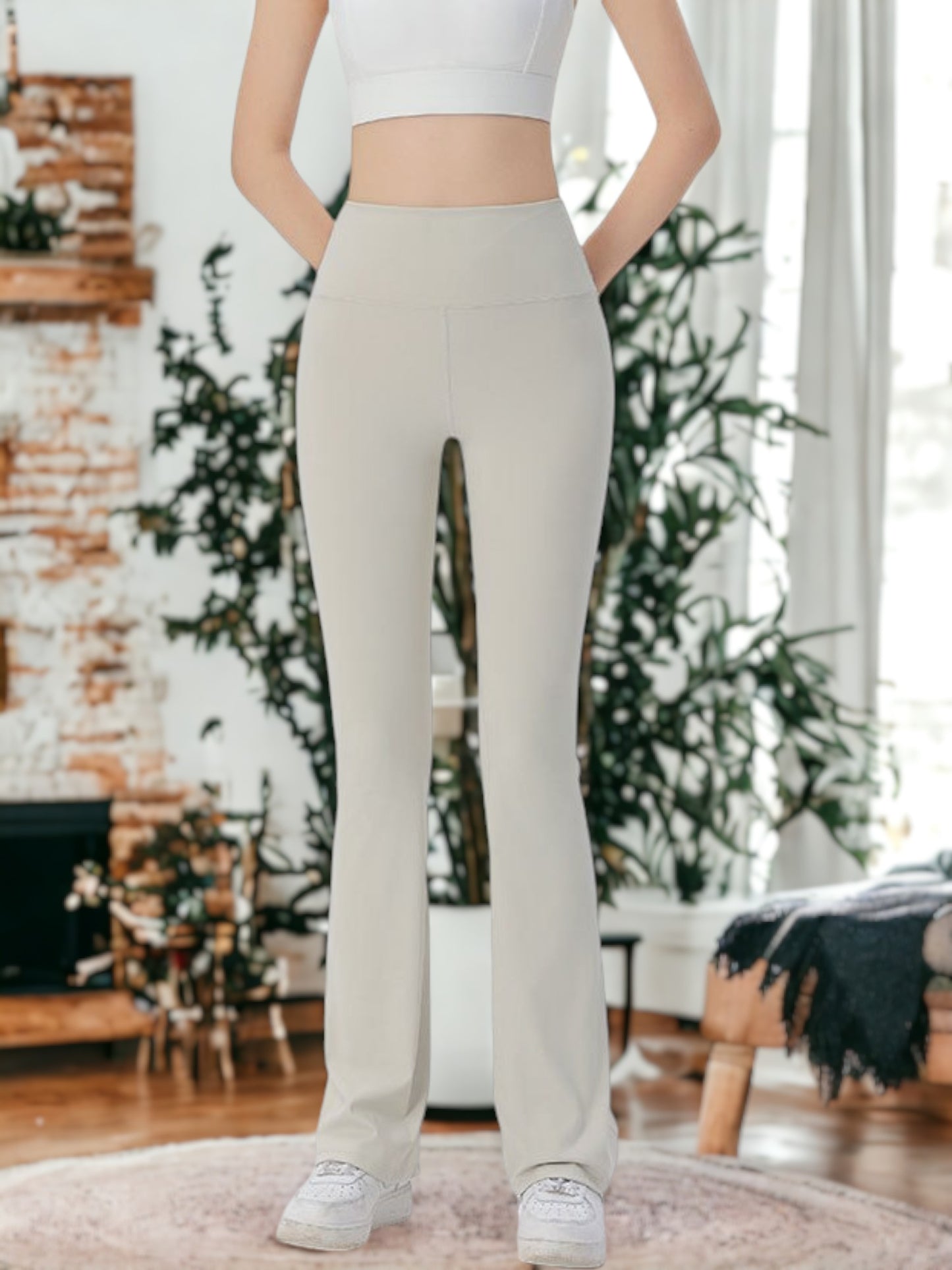 Pantalones de entrenamiento fitness con bolsillos y microacampanados