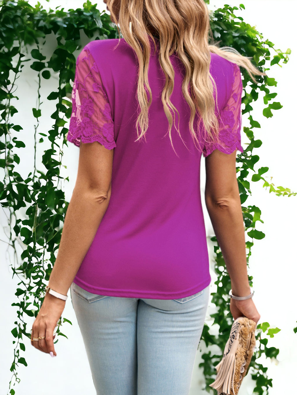 Camiseta de cuello redondo y manga corta con detalles de encaje