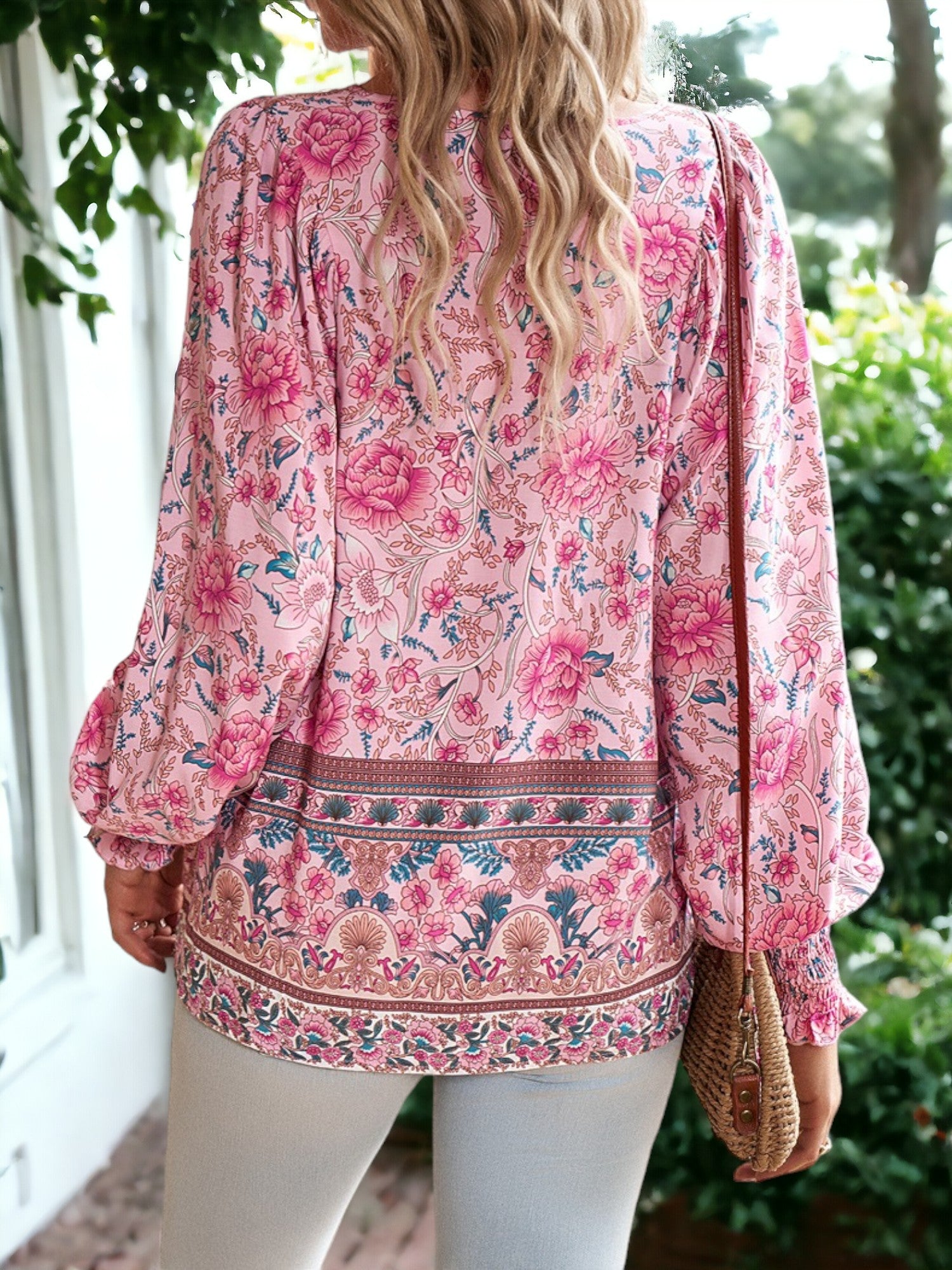 Blusa bohemia con escote en V y lazo en la parte delantera