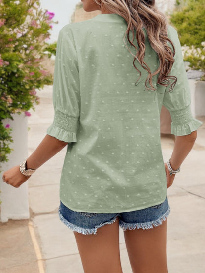 Blusa con ojales bordados para mujer de Anna-Kaci con diseño de media manga y escote en V