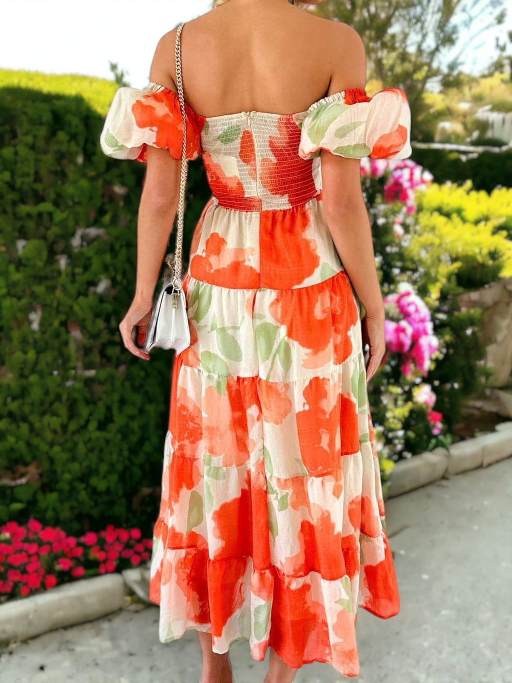 Vestido largo cruzado con espalda fruncida y estampado floral con mangas abullonadas