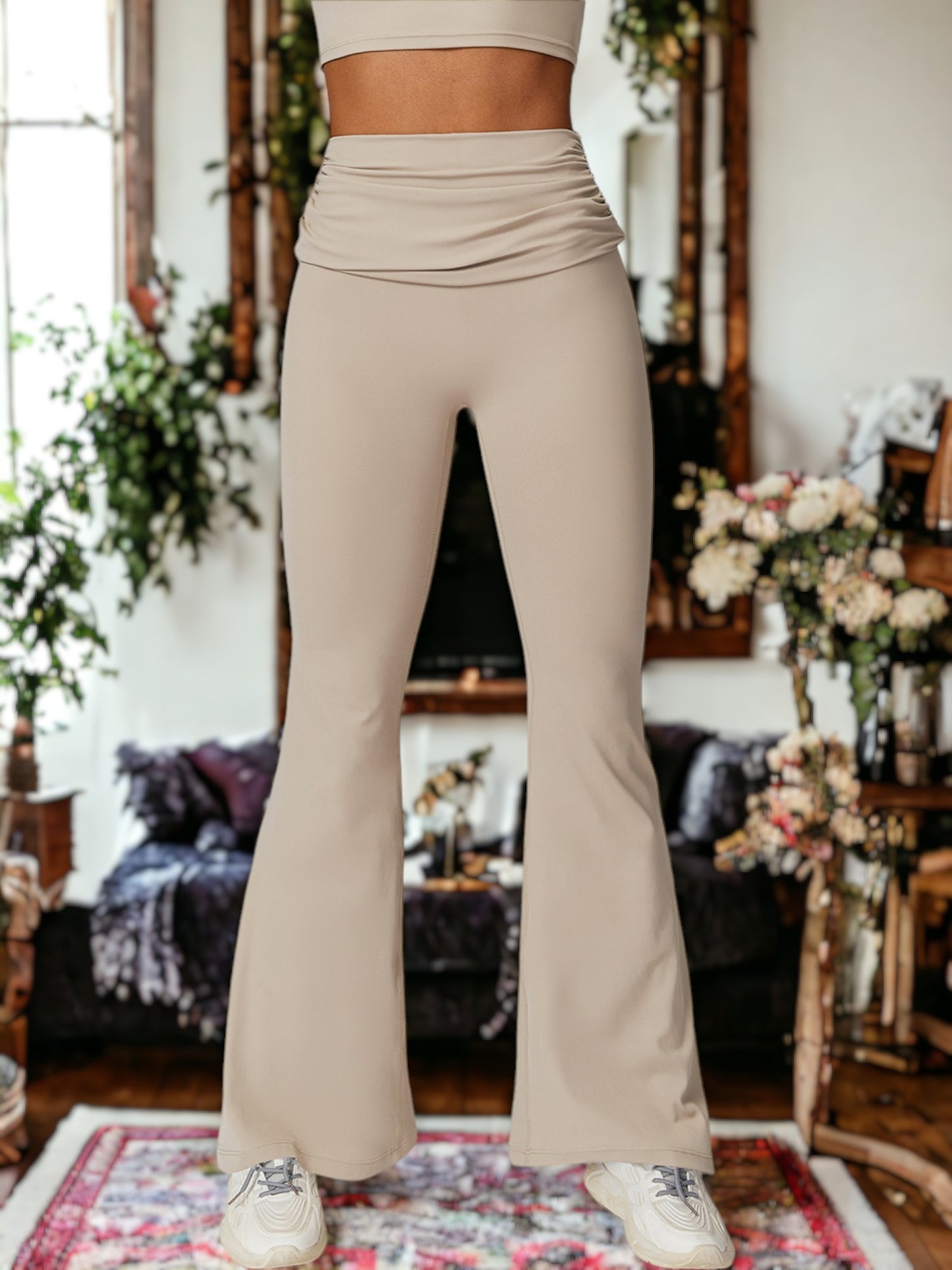 Pantalones ajustados de cintura alta que realzan los glúteos