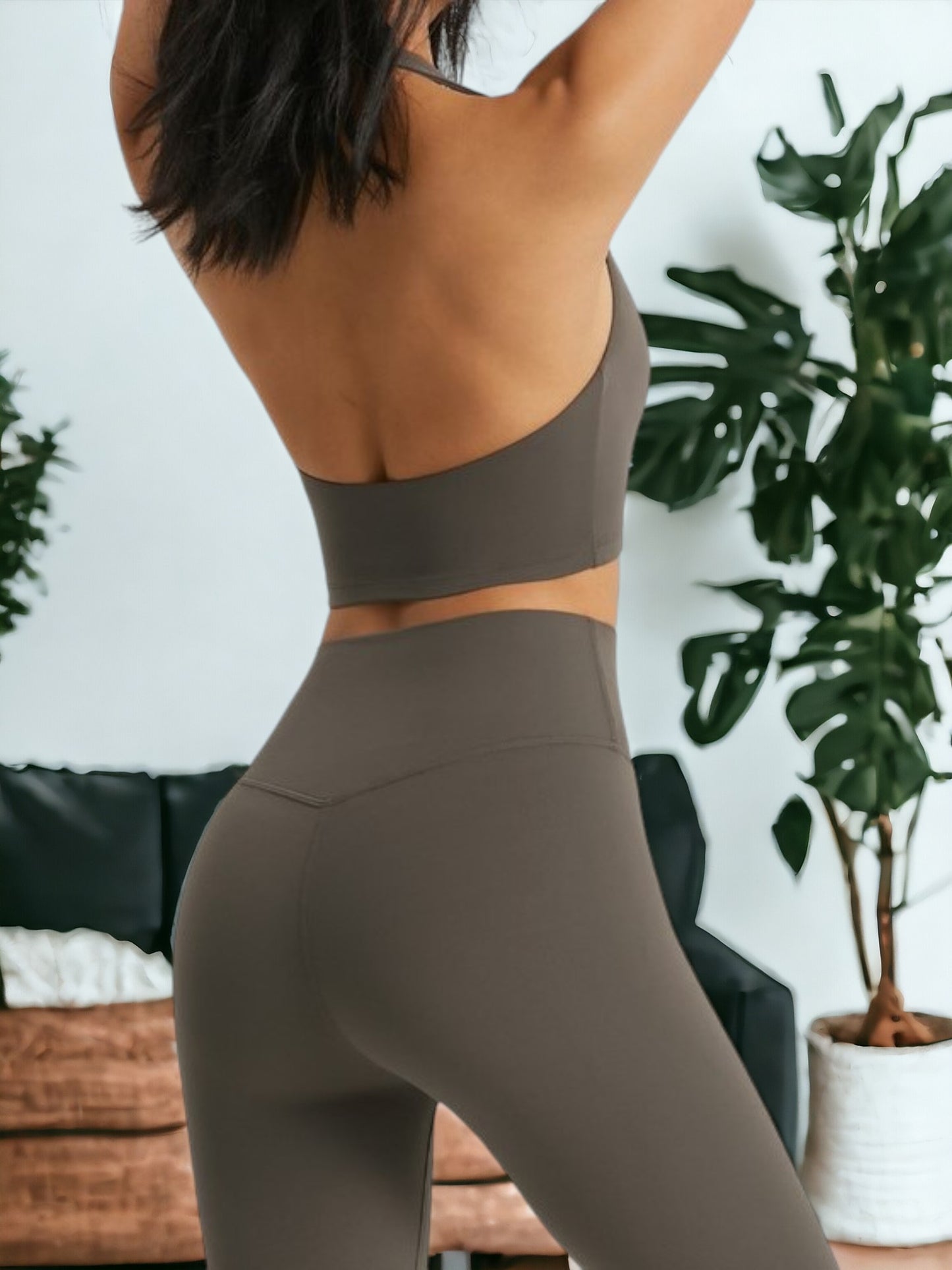 Sujetador deportivo todo en uno con cuello halter y almohadillas para el pecho
