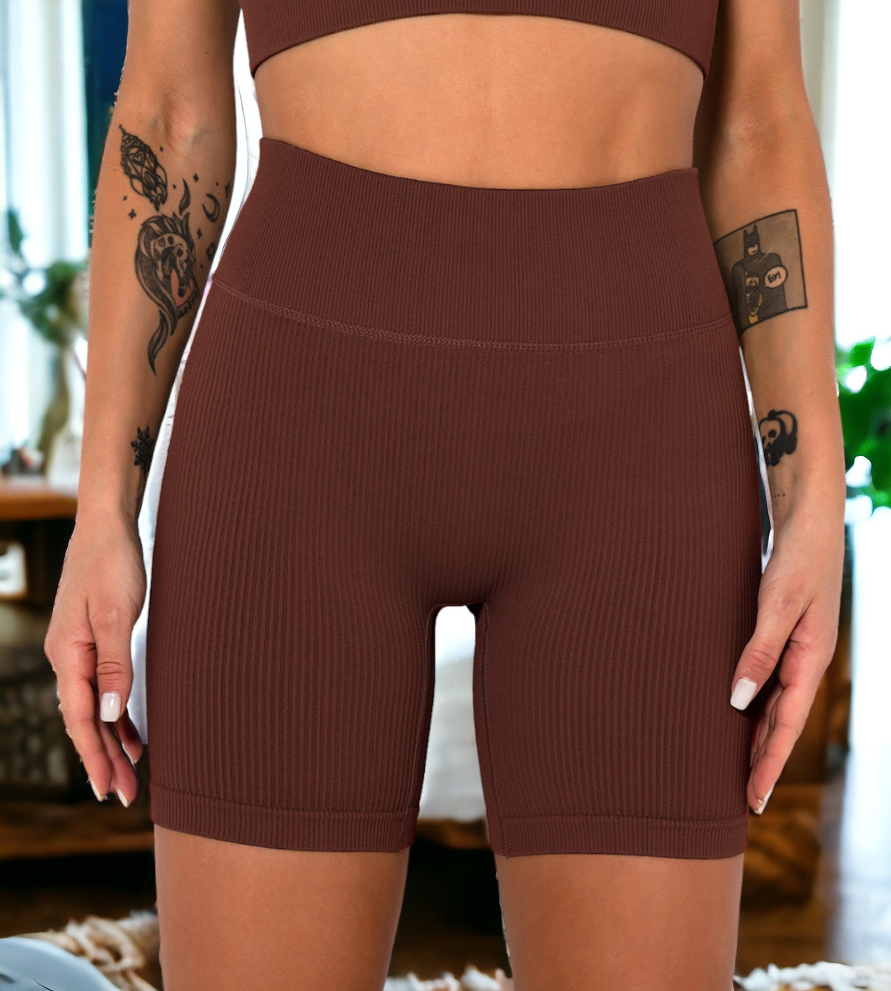 Pantalones cortos de yoga con costuras roscadas en la cadera