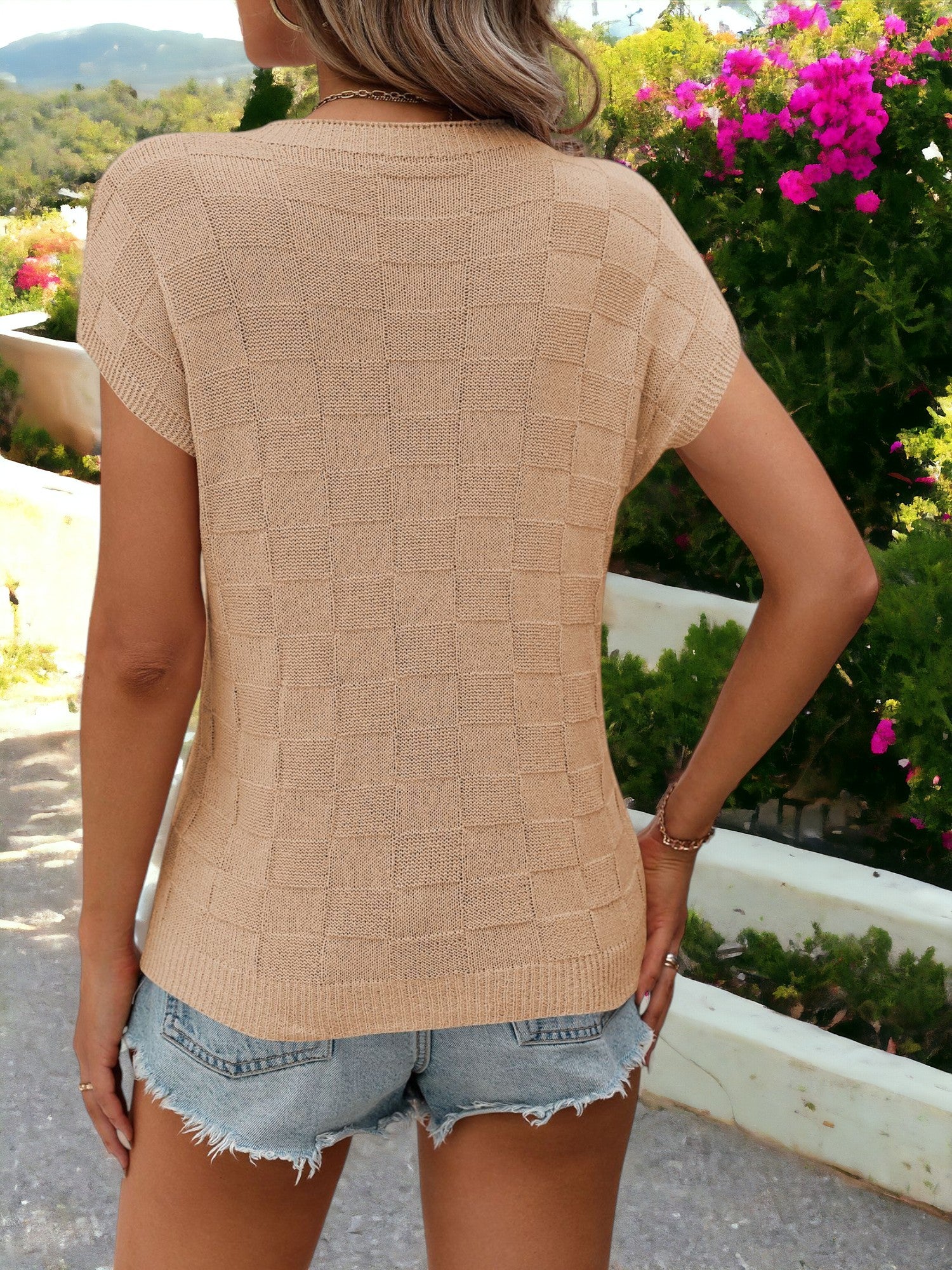 Camisa tipo pulóver con cuello redondo, bolsillos laterales y estampado de cuadros detallados