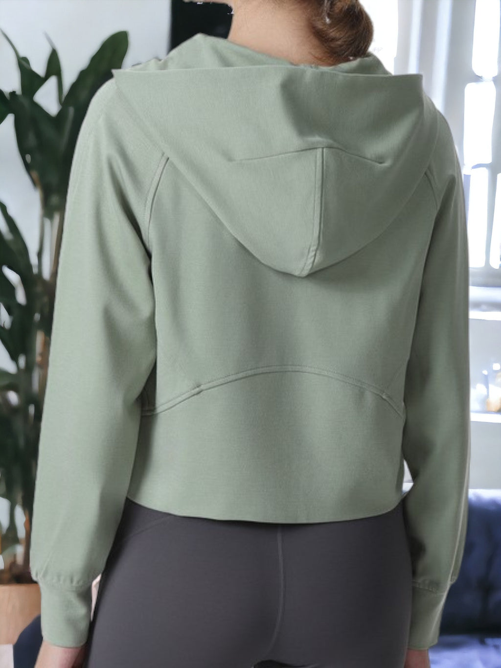 Chaqueta deportiva holgada de manga larga con capucha