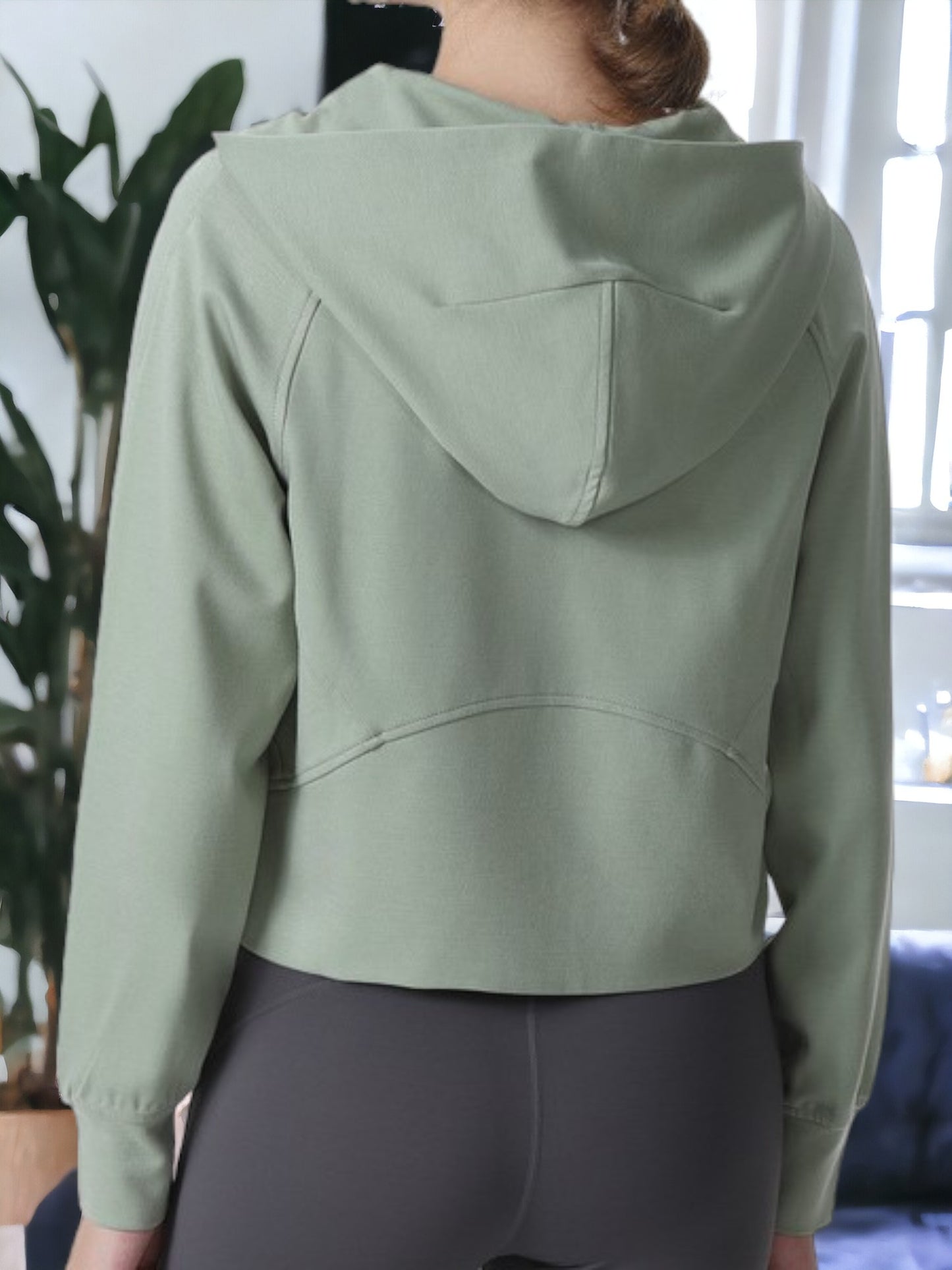 Chaqueta deportiva holgada de manga larga con capucha