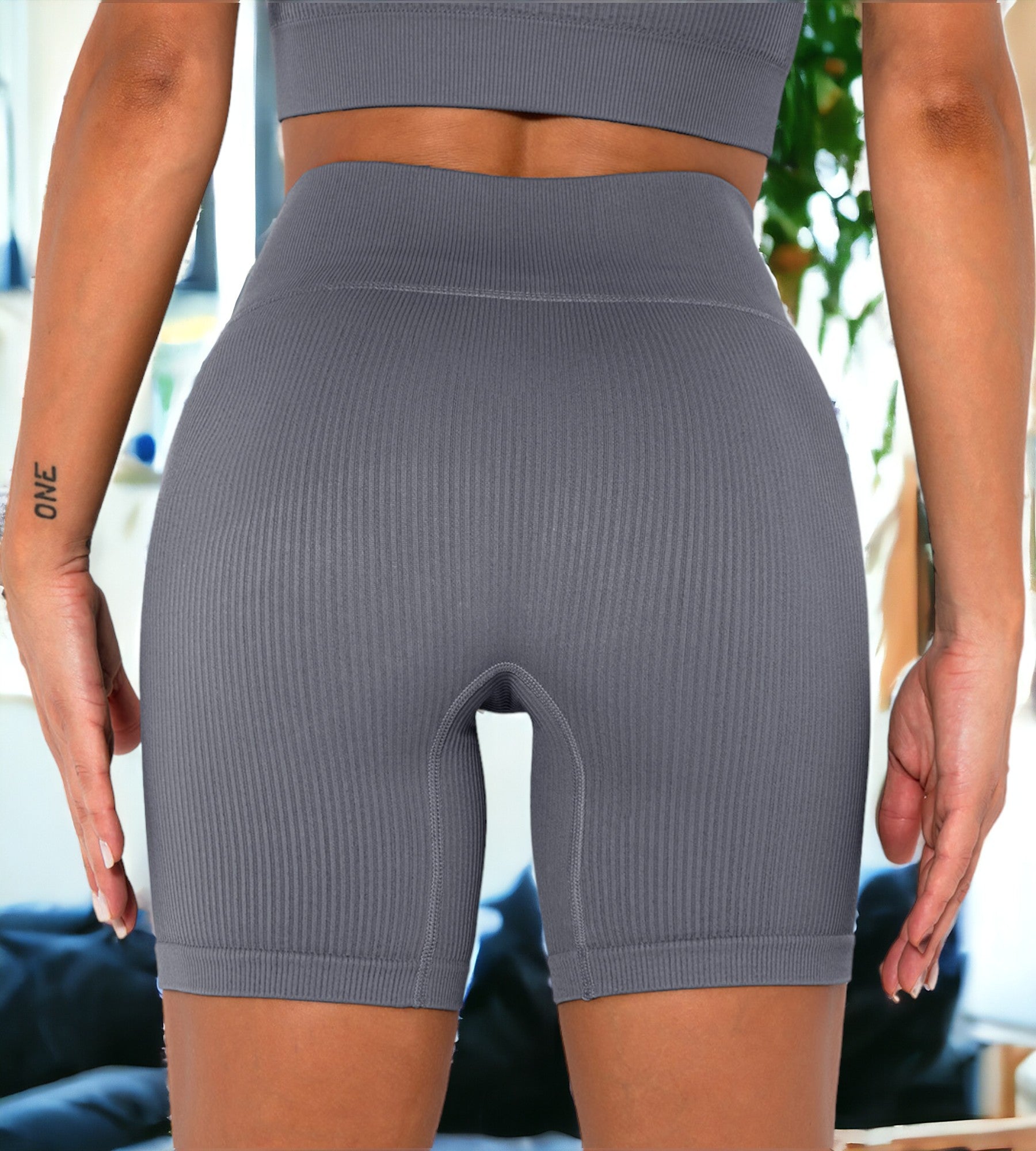 Pantalones cortos de yoga con costuras roscadas en la cadera