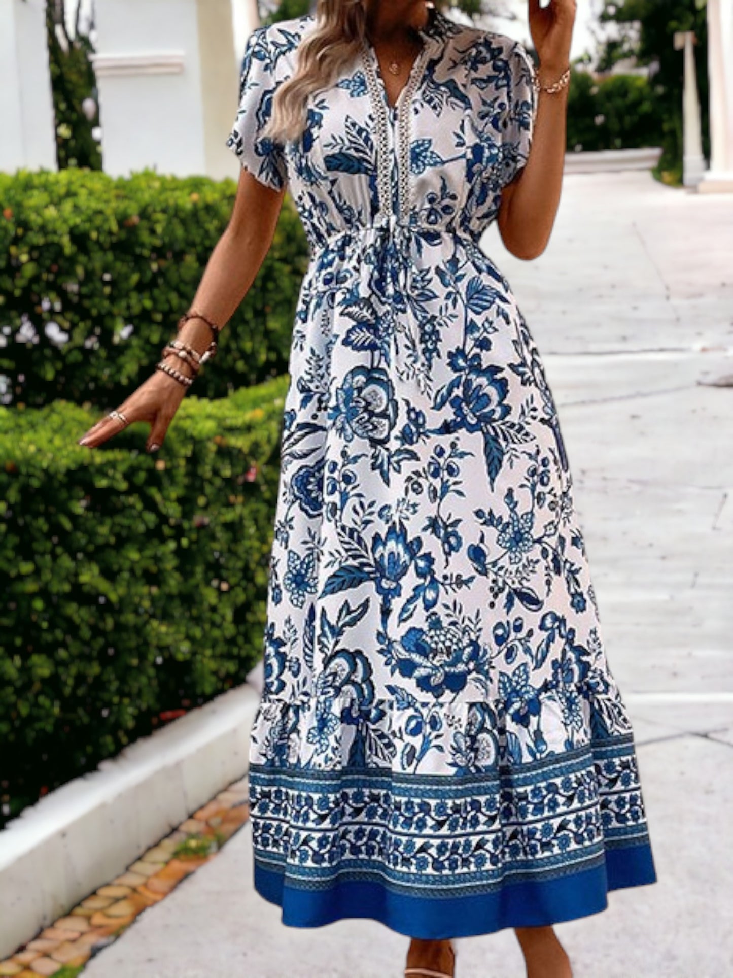 Vestido largo con escote en V, bolsillos y estampado bohemio