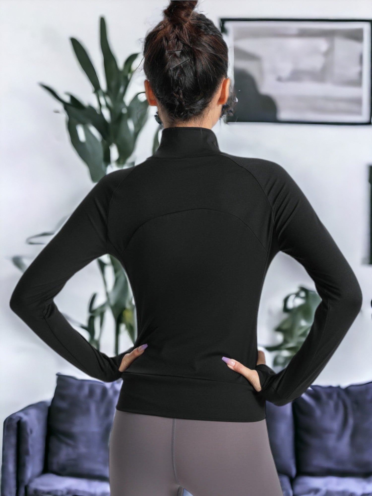 Chaqueta deportiva ajustada con cremallera frontal y mangas largas con protección solar