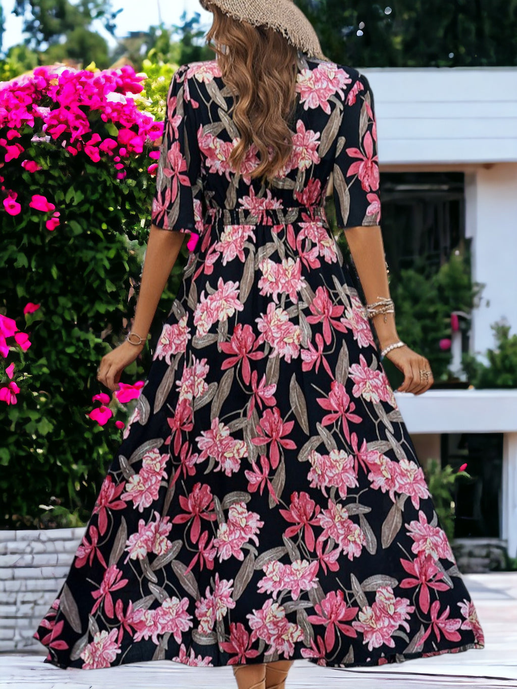 Vestido largo con estampado floral, detalles de botones y mangas medianas
