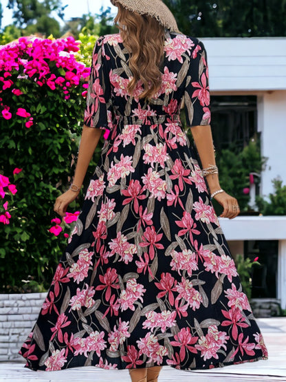 Vestido largo con estampado floral, detalles de botones y mangas medianas