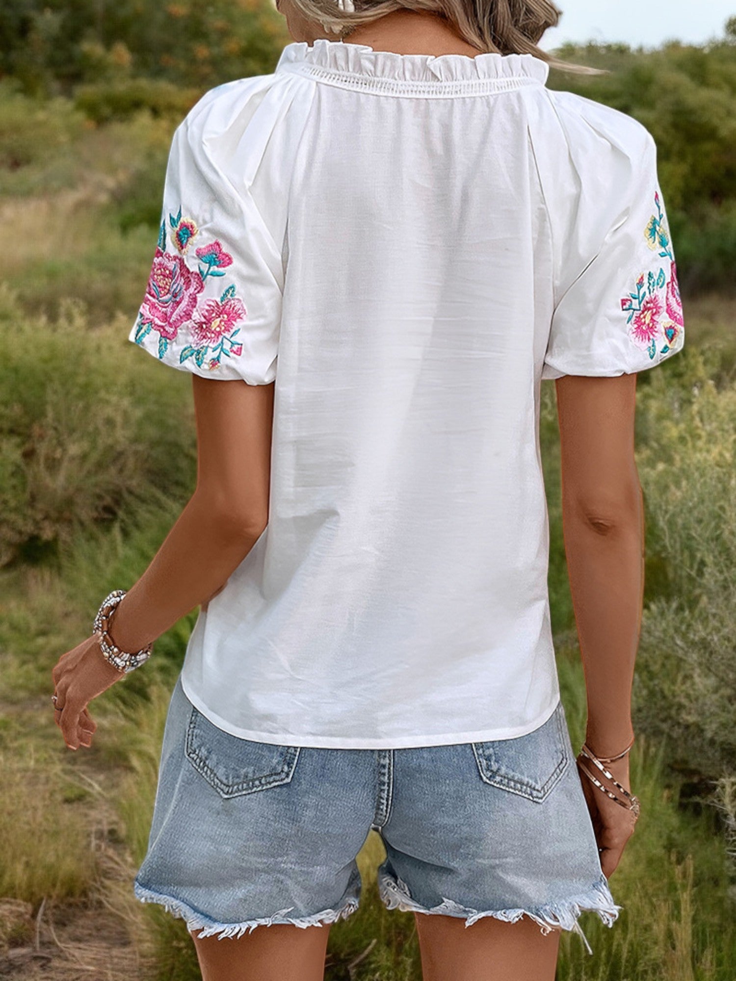Blusa con cuello en V y mangas abullonadas bordadas para mujer de Anna-Kaci