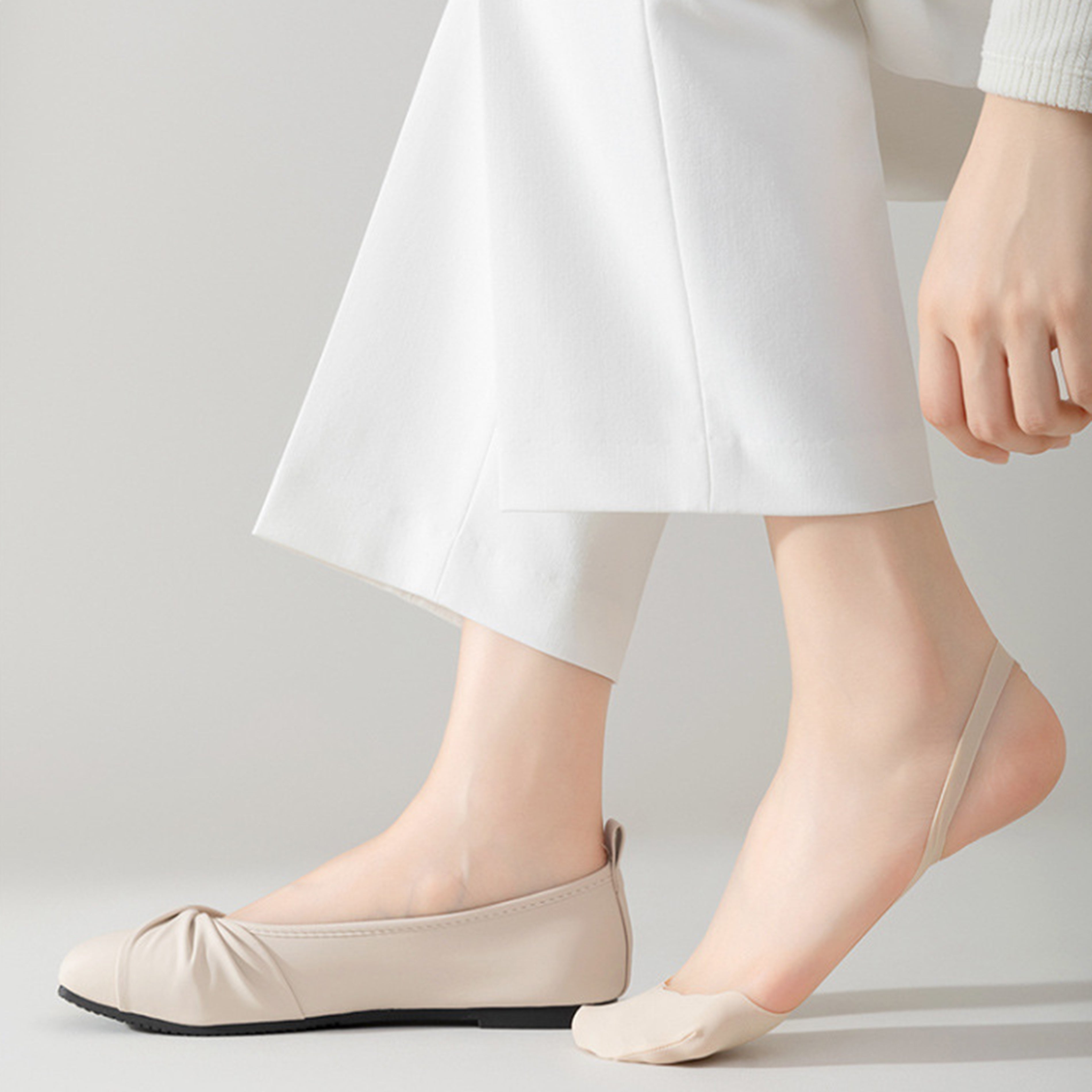 Anna-Kaci Women's 4 Pairs Women's Ballet-Inspired No Show Liner Socks Low Cut Invisible Design with Criss-Cross Elastic Straps and Non-Slip Silicone Heel