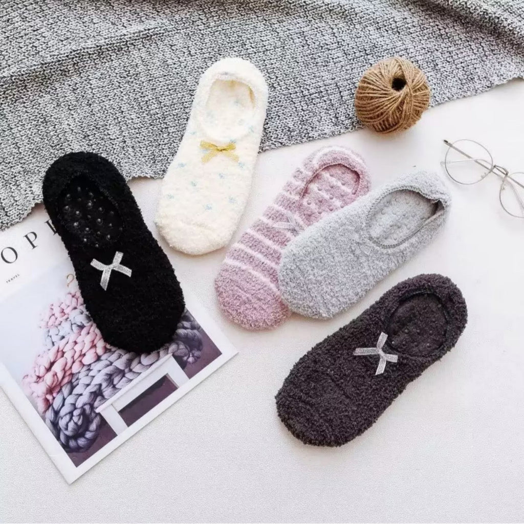 Anna-Kaci Women's 3-Pack Non-Slip Plush Fuzzy Slipper Socks with Fabric Bow and Grip Bottoms