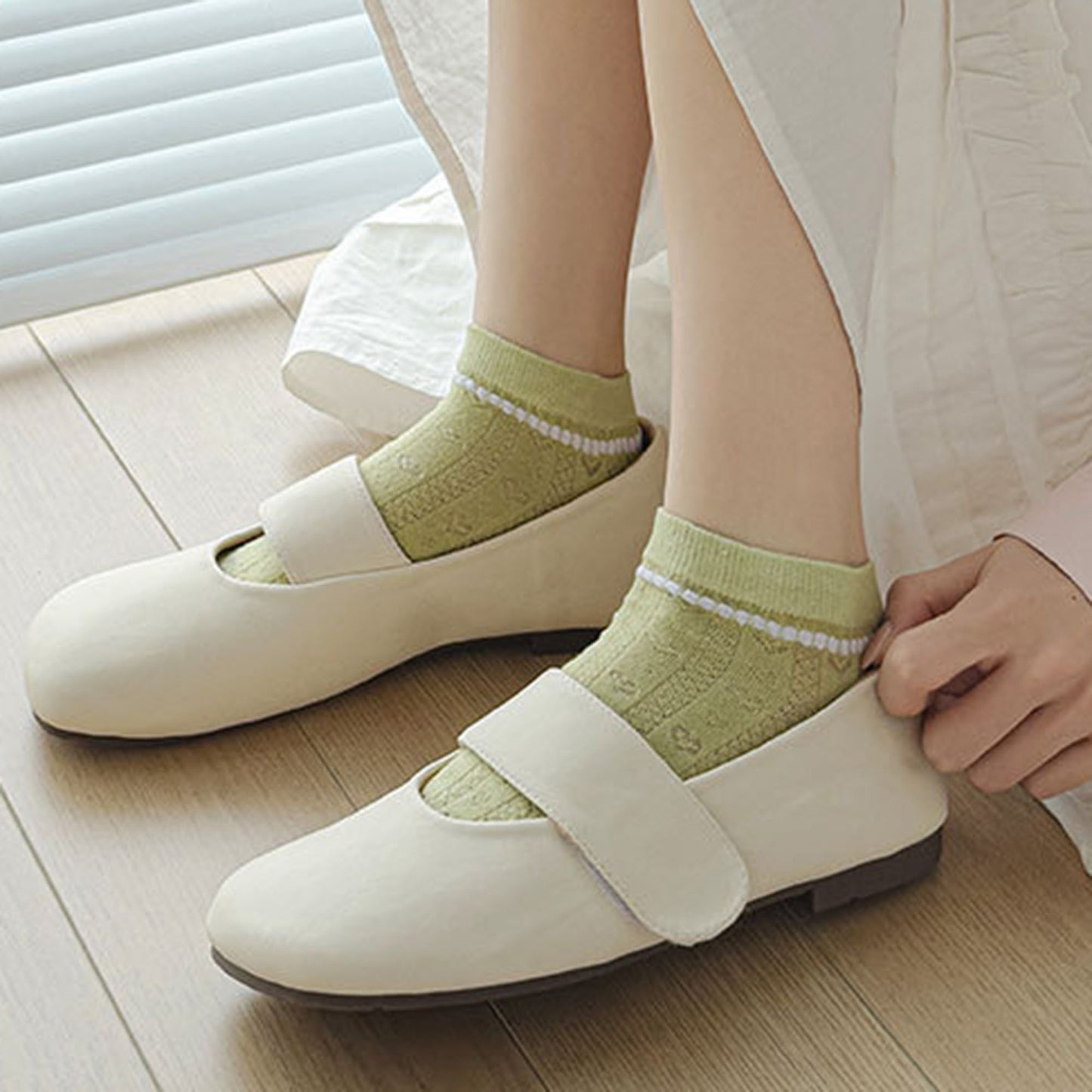 Anna-Kaci Women's 5-Pair Knit Ankle Socks with Delicate Heart Pattern and Ruffled Cuff Detail for Sweet Everyday Style