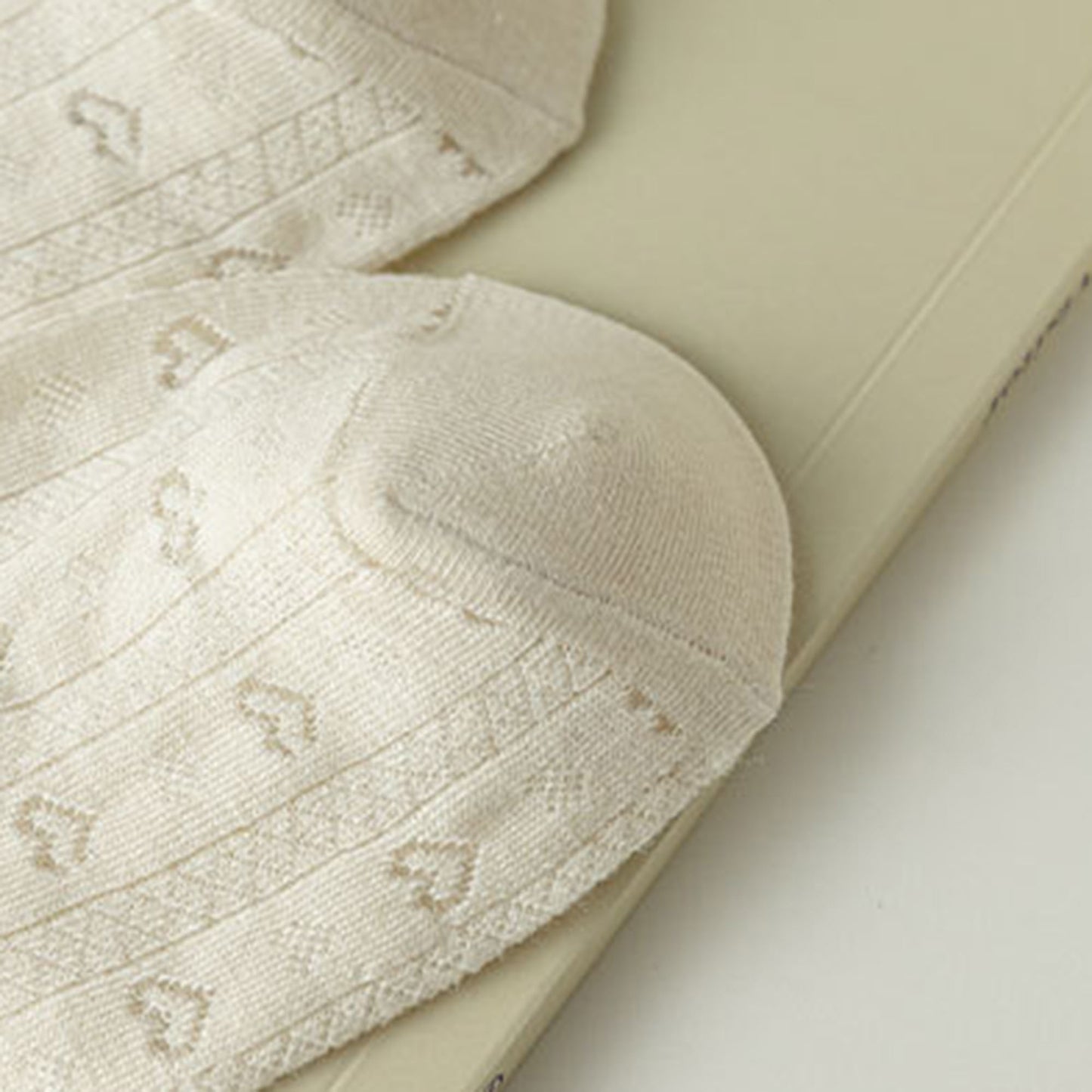 Anna-Kaci Women's 5-Pair Knit Ankle Socks with Delicate Heart Pattern and Ruffled Cuff Detail for Sweet Everyday Style