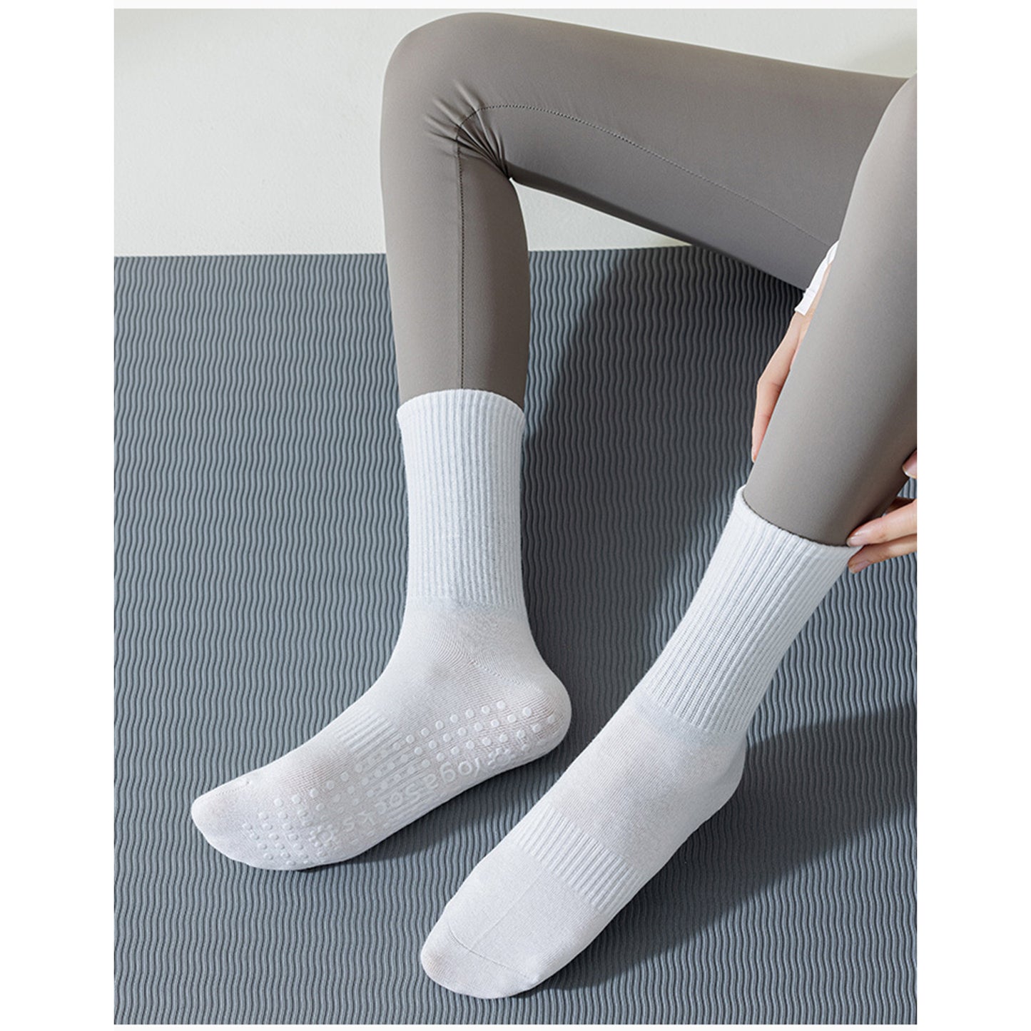 Anna-Kaci 2 Pairs Women's Yoga Non-Slip Crew Socks with Gripped Soles for Pilates and Home Workouts