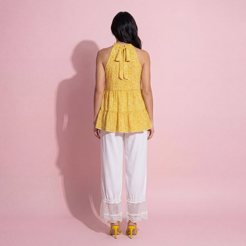 Blusa con escote halter y estampado floral