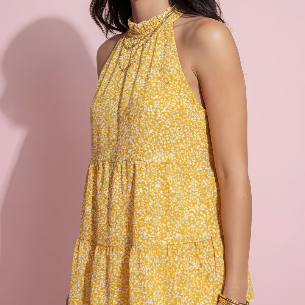 Blusa con escote halter y estampado floral